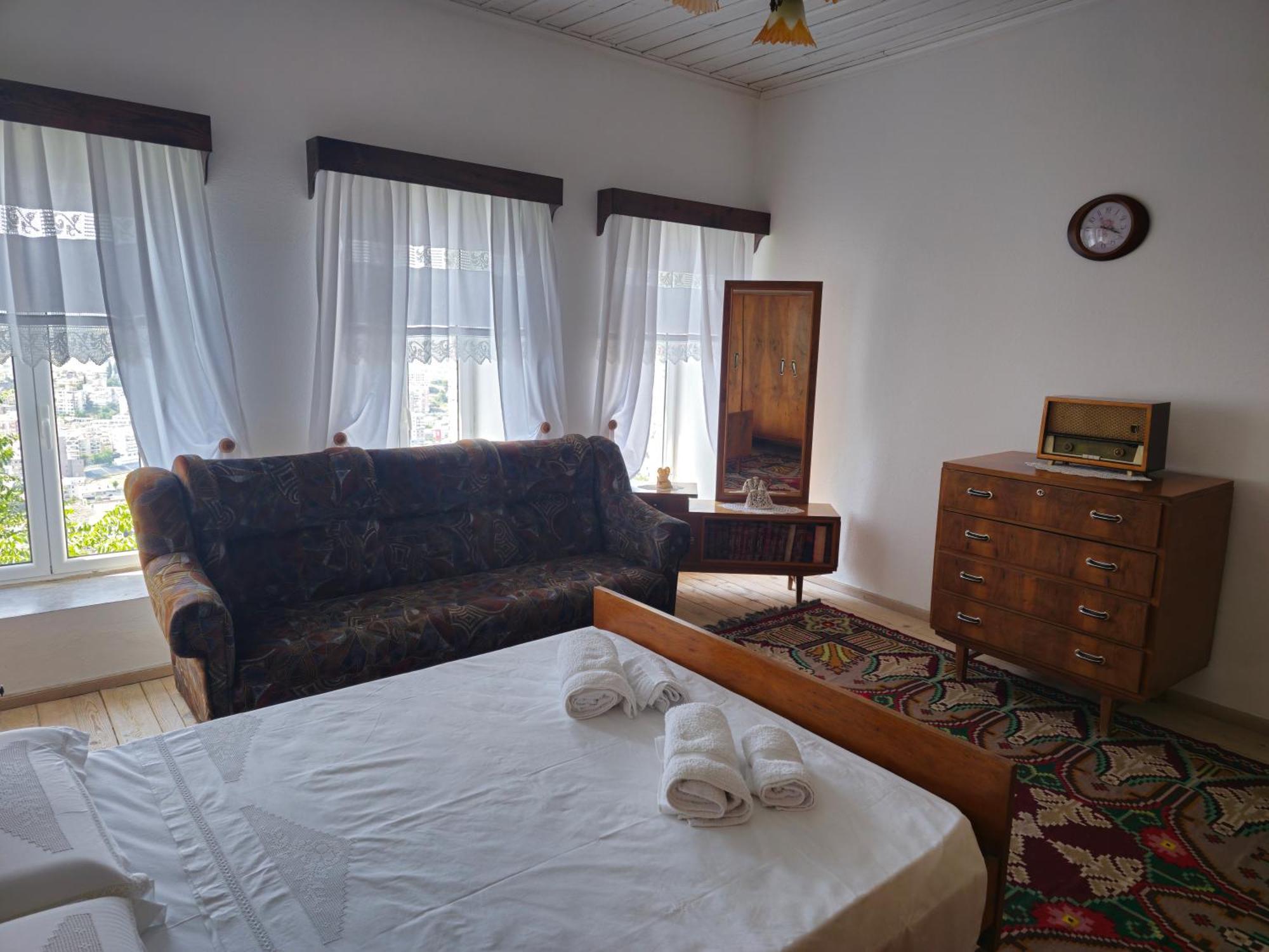 Traditional House Shapllo Gjirokastër Oda fotoğraf